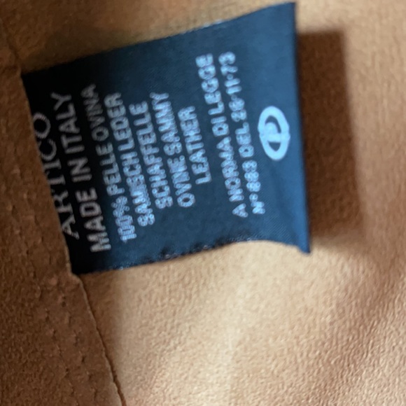 Italian brown buttery soft leather jacket with buttons and neck ruffle. - Picture 7 of 8